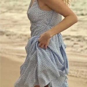 Doen Sonia dress light blue floral print size L Elegant Blue Patterned Dress